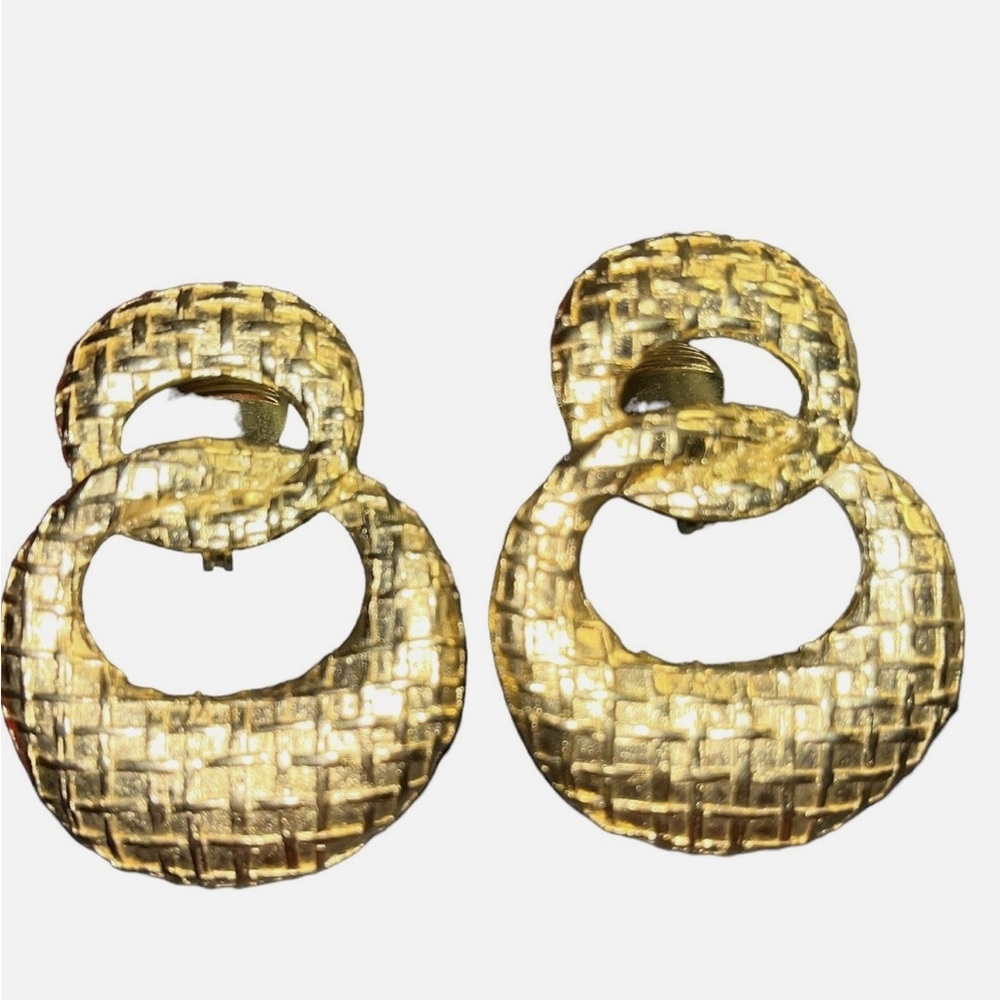 Vtg Givenchy gold tone quilted clip on earring